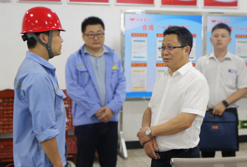 集團領導看望慰問離退休黨員、基層困難黨員和年輕黨員(圖1)