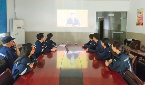 向抗疫英雄致敬！宜化集團(tuán)組織收看全國(guó)抗擊新冠肺炎疫情表彰大會(huì)(圖7)